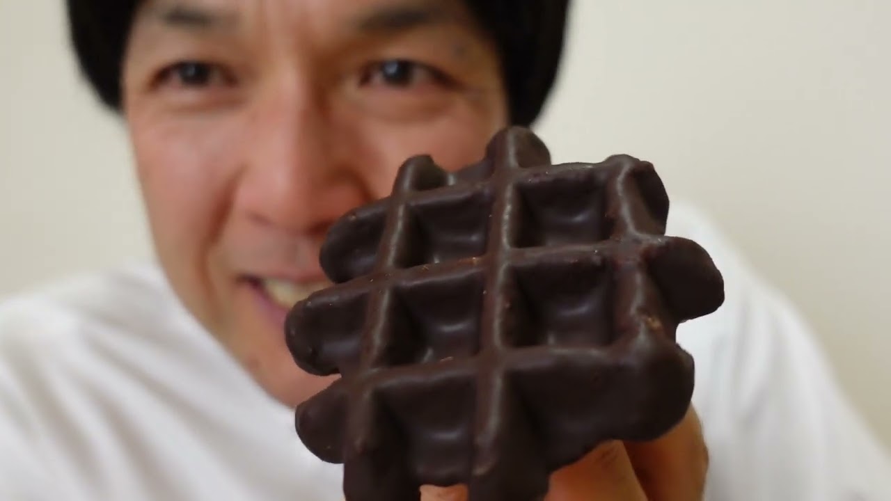 事務所でデザート『チョコレートワッフル』