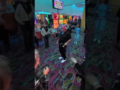 Los Luchadores Cumbieros haciendo la fiesta en Winpot Casino Metrocentro #Familiacumbiera #Cumbia