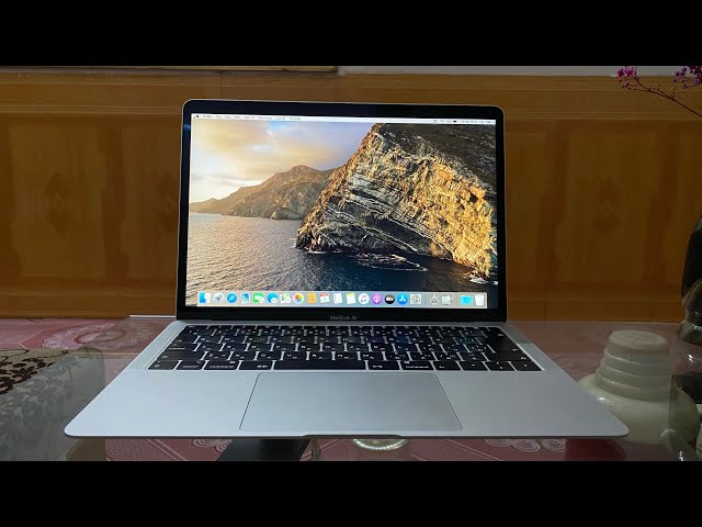 macbook air 2019 cũ 13 inch i5 đáng mua giá rẻ cho học sinh sinh viên