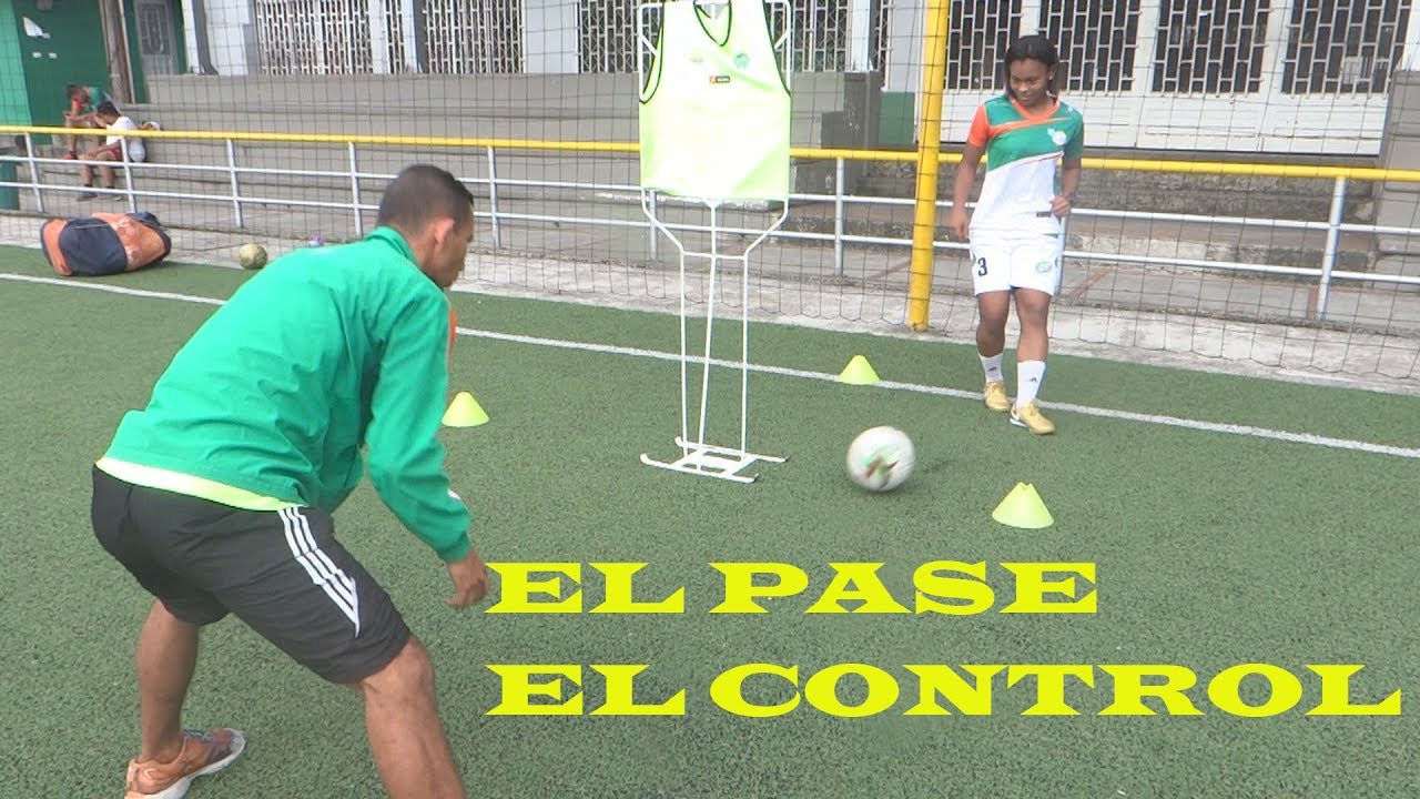 Ejercicios de pase y control en fútbol YouTube Ejercicios de pase y control en fútbol YouTube