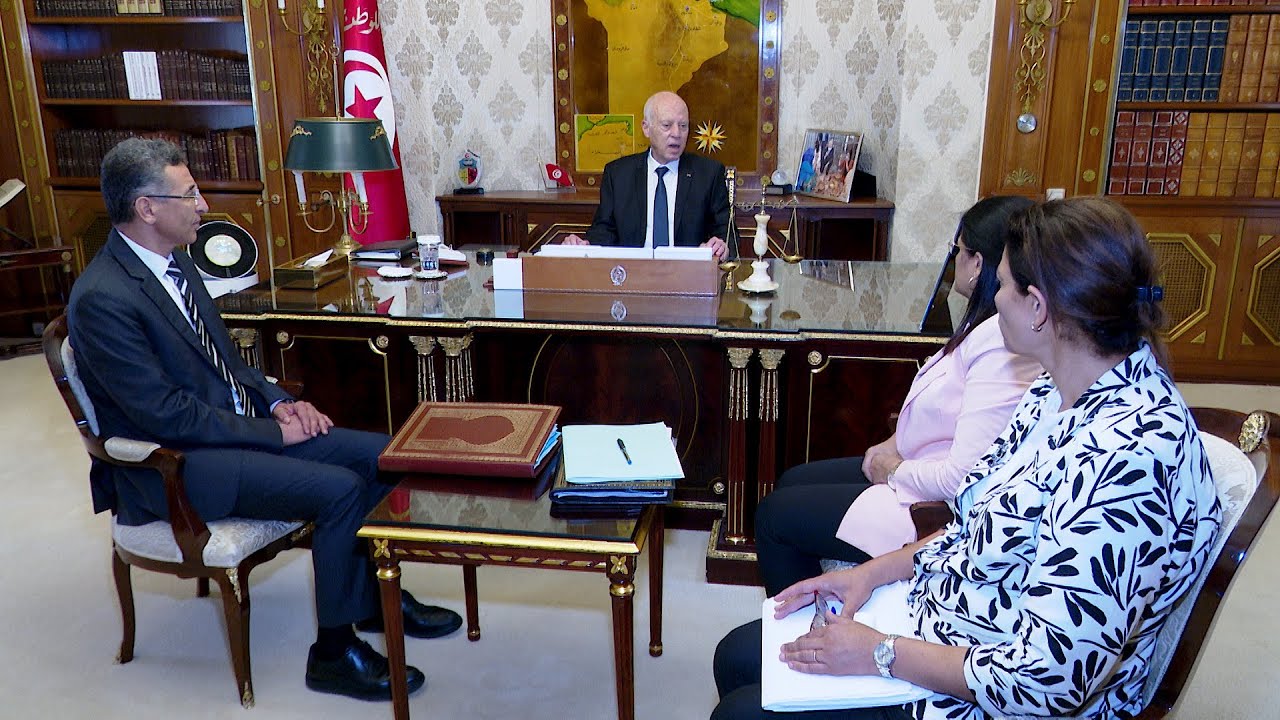 لقاء رئيس الجمهورية قيس سعيّد مع كلّ من  وزير الداخلية  و وزيرة المالية و المديرة العامة للديوانة