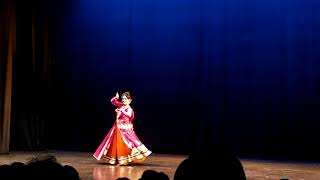 Rangi saari gulabi chunariya  by Manju Wazir.