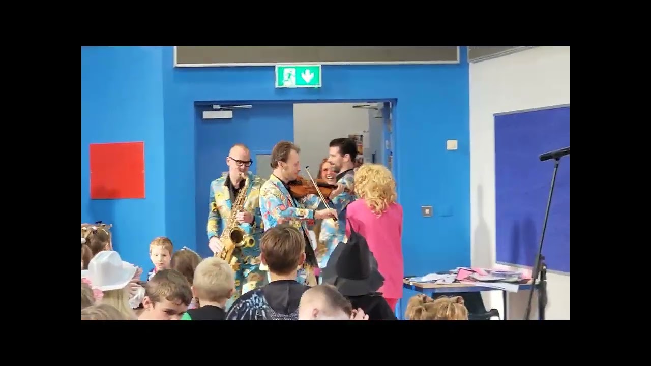 The Busquitos visit Rathpeacon NS Co Cork 2023