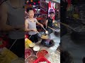 The cooking process of fried rice noodles and fried rice as late - night snacks