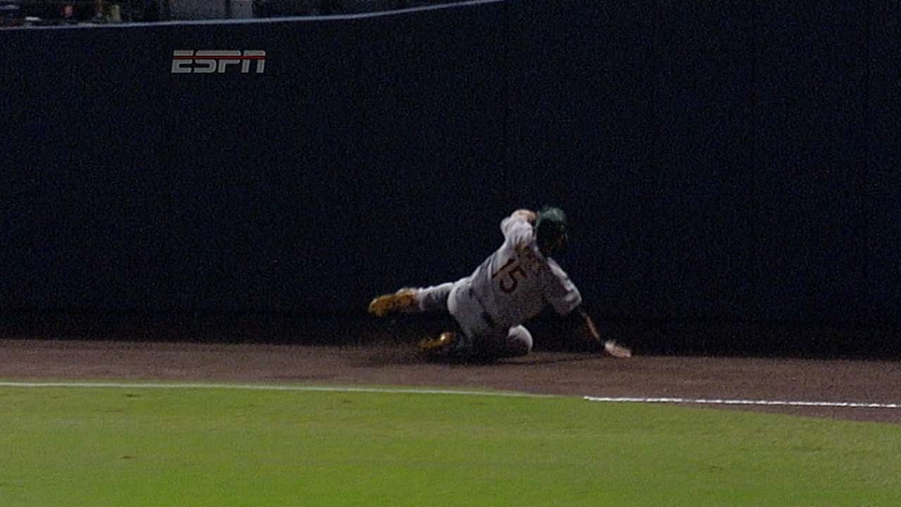 OAK@ATL: Gomes slides into the wall for terrific grab