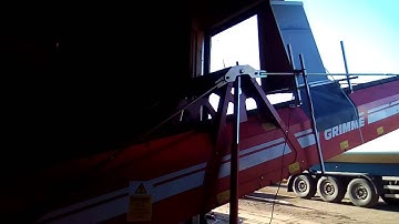 GRIMME conveyor belt loading potatoes