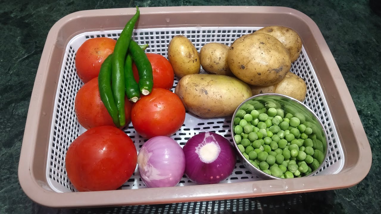 hello friends aaj Ham live cooking mein banaenge aloo ke parathe tamatar matar ki chutney