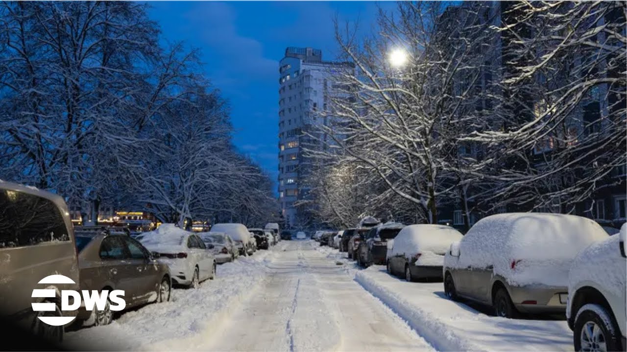 WATCH: Snow-Covered Streets in Oklahoma City as Massive Winter Storm Hits U.S. | AL15