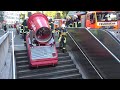 Löschunterstützungsfahrzeug fährt Treppen runter bei U-Bahnbrand am Kölner Ebertplatz am 08.10.22