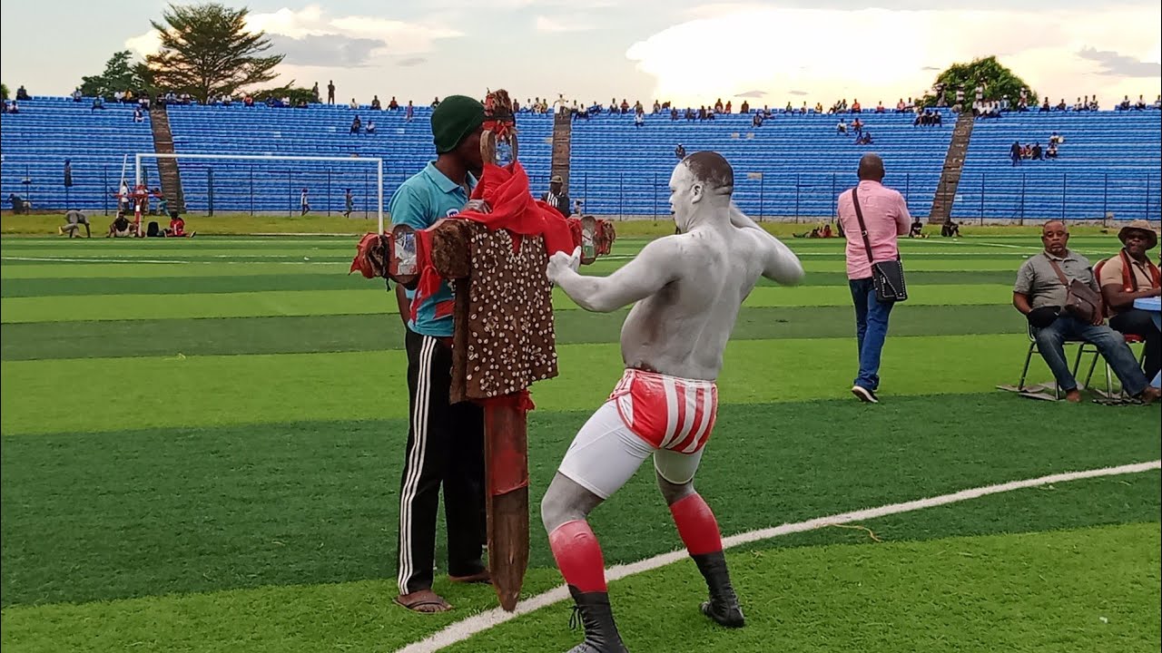 DEMIE-FINALE LOLA POSTOLO VS ANTILLOP KABAMBA COMBAT DE CATCH CONGOLAIS BJ