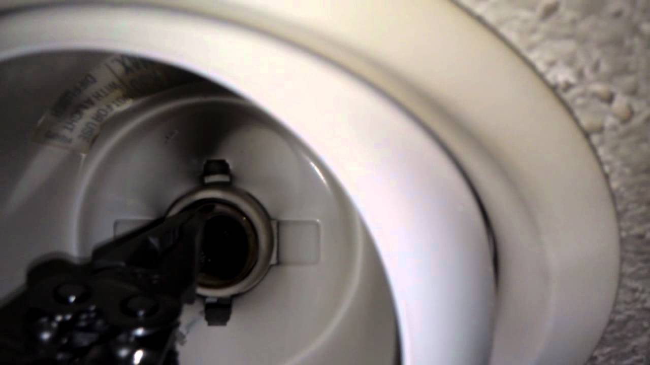 Oven light fell out; can't tell if a part broke off in the socket : r/fixit