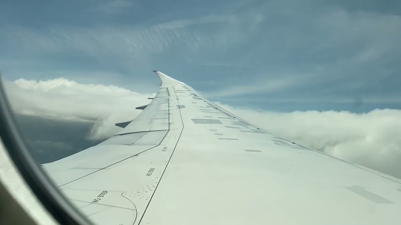 Taxi, Take off and Land TUI Airways Boeing 787-8 G-TUIB