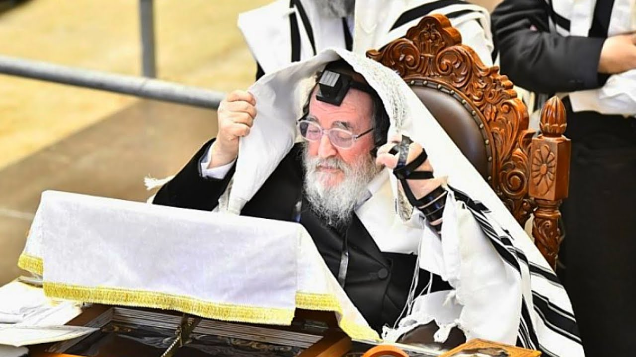 התרגשות גדולה בחסידות ויז׳ניץ: מרן האדמו״ר בקריאת מגילת אסתר למרות מצבו הבריאותי 