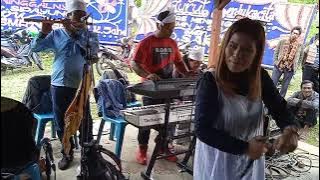 Intan br Purba pelantun lagu Sakkidop Mata menyanyikan lagu ulang malungun uhurmu, cipt Umar Purba