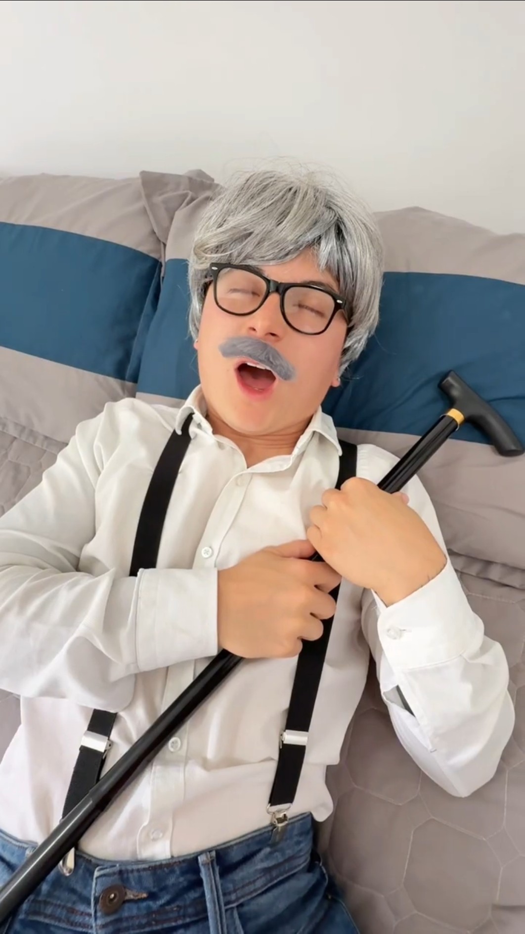 El abuelo fastidioso ??