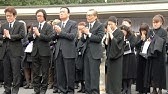 川島さんに最後の別れ 祭壇にワインのボトル Youtube