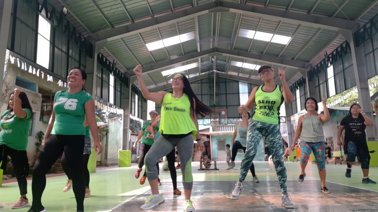 zumba gold in green mode(8) dancing in the street