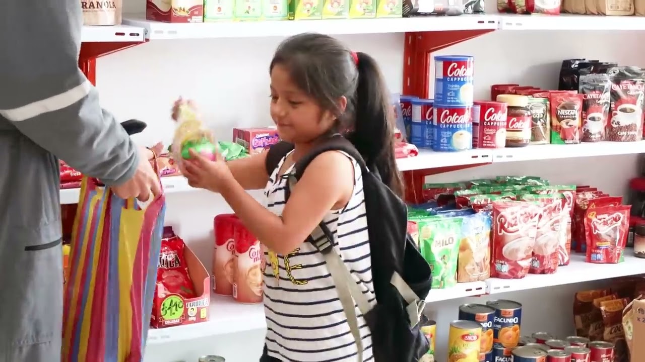 Niña pobre robó en una tienda para festejar el cumpleaños de su abuelita.