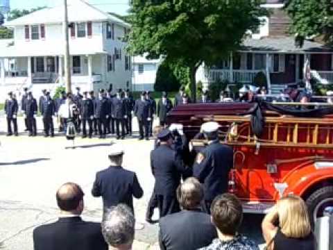 Over 200 firefighters attend funeral of retired Hull fire chief