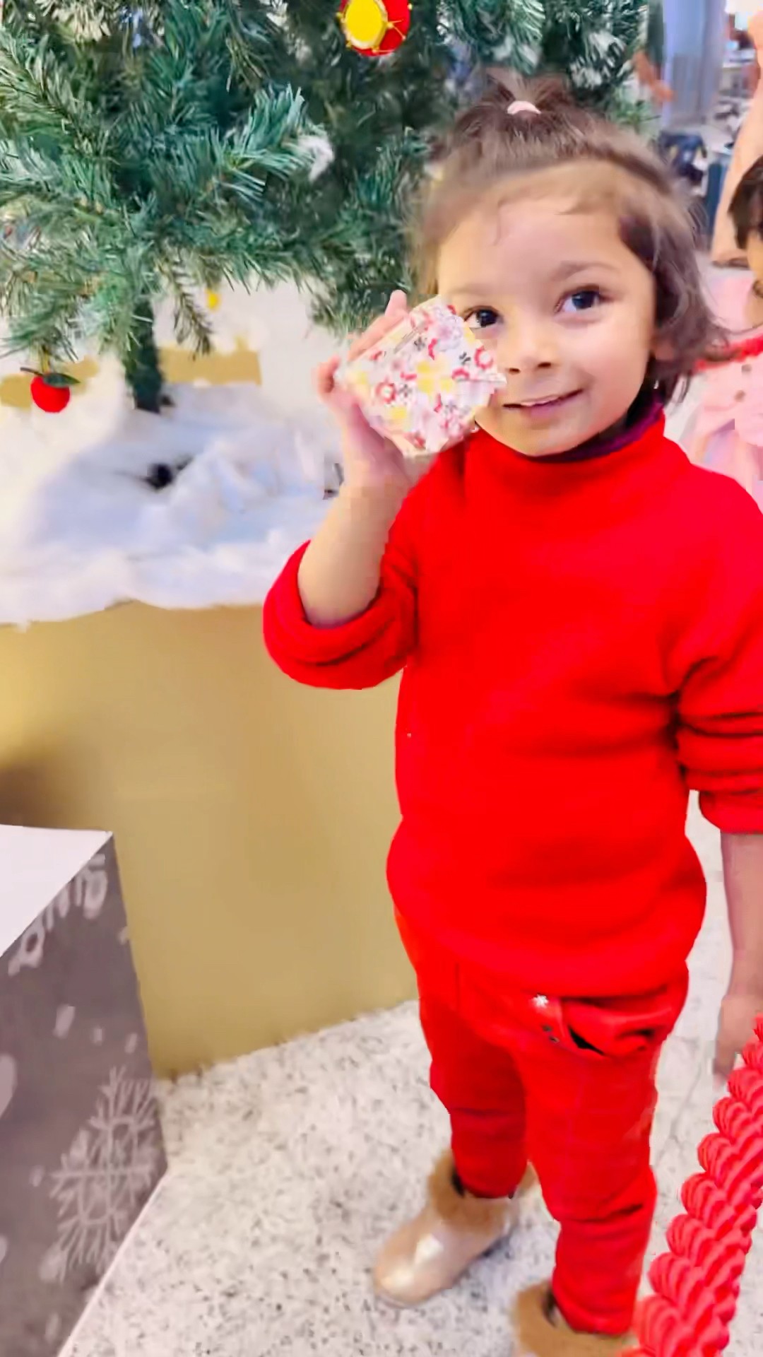Tooktook ko diya santa ?‍? ne gift ??
