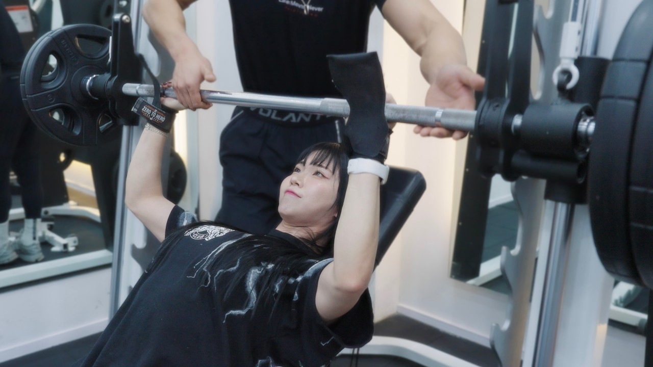 여자도 가슴 운동 이 정도는 해야합니다