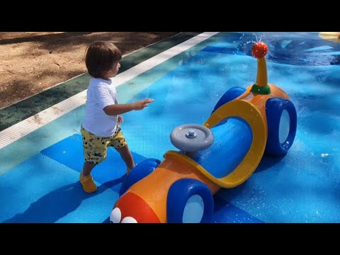 Fatih Selim tatilde otelin çocuk oyun alanında eğleniyor,mayosu yok,su parkına giremedi çok üzüldü