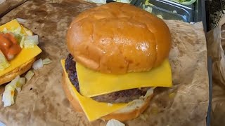 Buzzfeed and Yelp say this is the best burger joint in Washington - KING 5 Evening