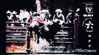 Professional Bull Rider Mason Lowe