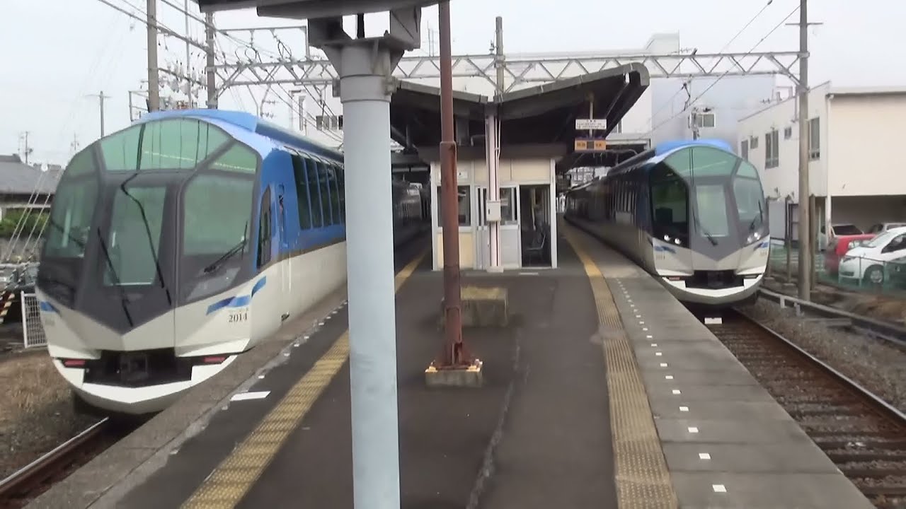 近鉄志摩線鵜方駅での観光特急「しまかぜ」同士のすれ違い 14時55分発