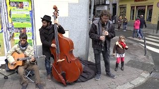 Los Madrugadores: "Minor Swing" - Busking in Madrid chords