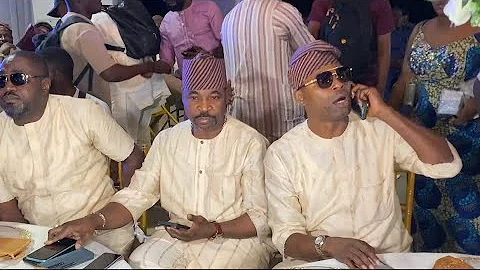 MC OLUOMO ARRIVES WITH TAFA SEGO, KOKO ZARIA AND KUDETI AT OLANREWAJU PARENTS’ BURIAL CEREMONY