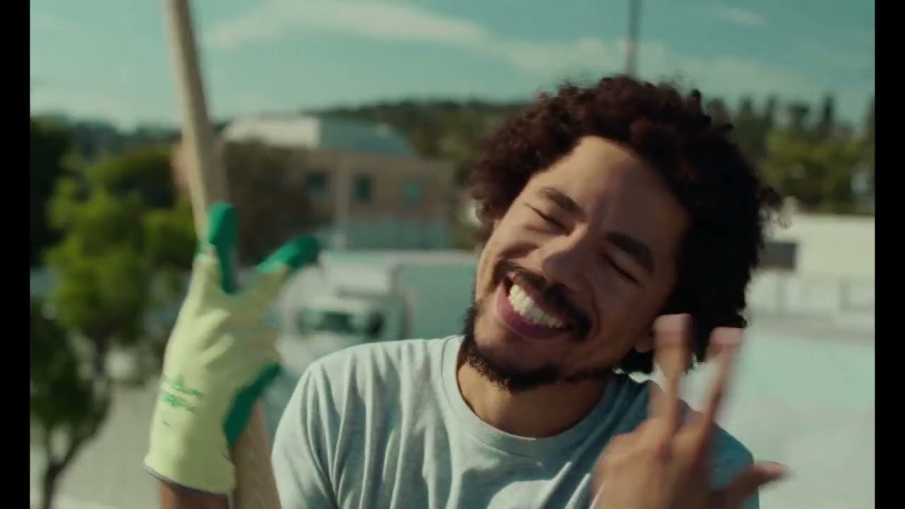 STYLE auf YouTube ansehen STYLE auf YouTube ansehen