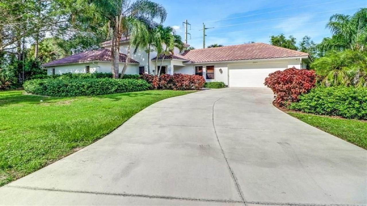 2995 Kings Lake Blvd, Naples, FL Presented by The "Next Chapter" Naples