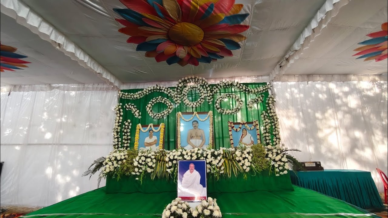 Kirtan- Dekha Dekha Asichanti  Dayala Raja of Thakur Anukul Chandra by Sushma Maharana and Sathi