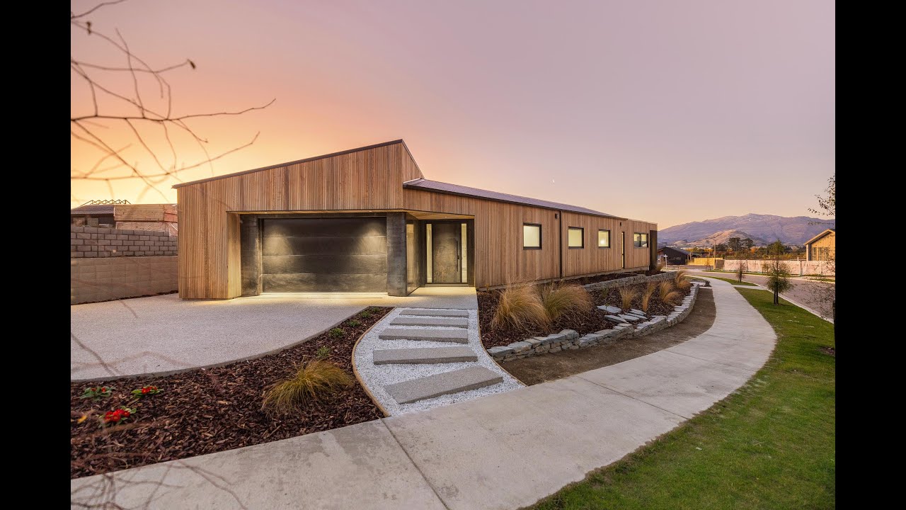 8 Spur Ridge Rise, Hanley's Farm - YouTube