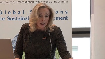 Dorothee Dzwonnek (DFG) introducing the German SAB member Jörg Hinrich Hacker