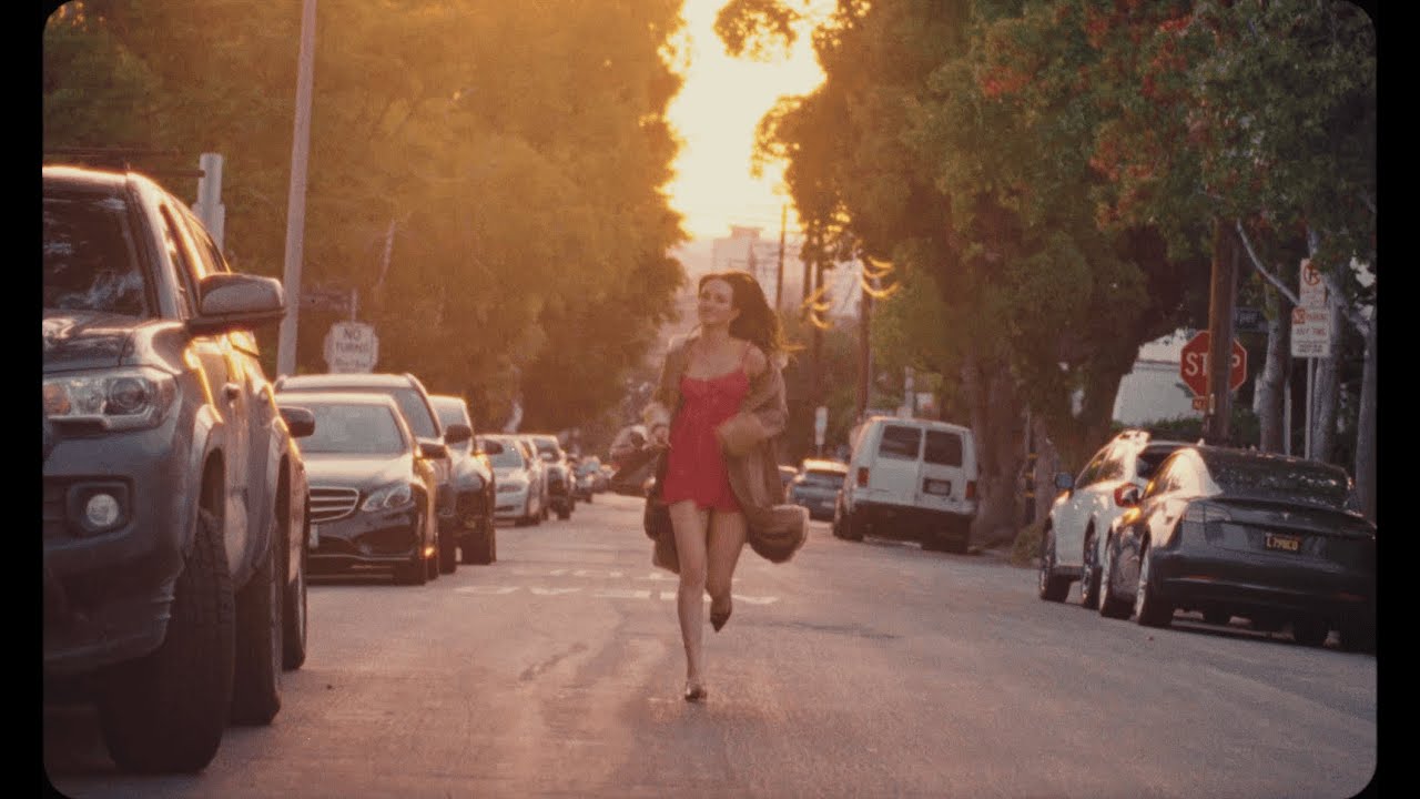 Guarda Sadie Jean - Move On First (Official Music Video) su YouTube Guarda Sadie Jean - Move On First (Official Music Video) su YouTube