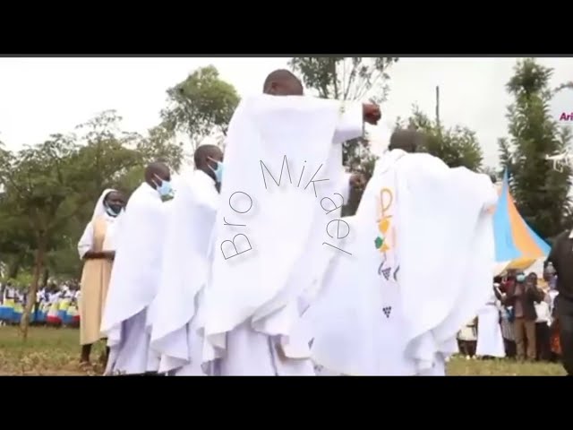 Ordination thanksgiving dance by Catholic Priests class=