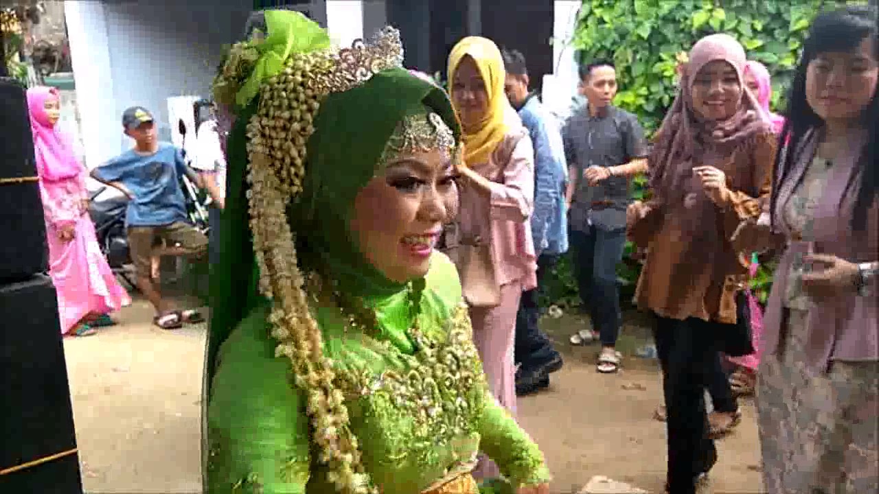 Joget PocoPoco di pernikahan  ala orang Ambon  YouTube