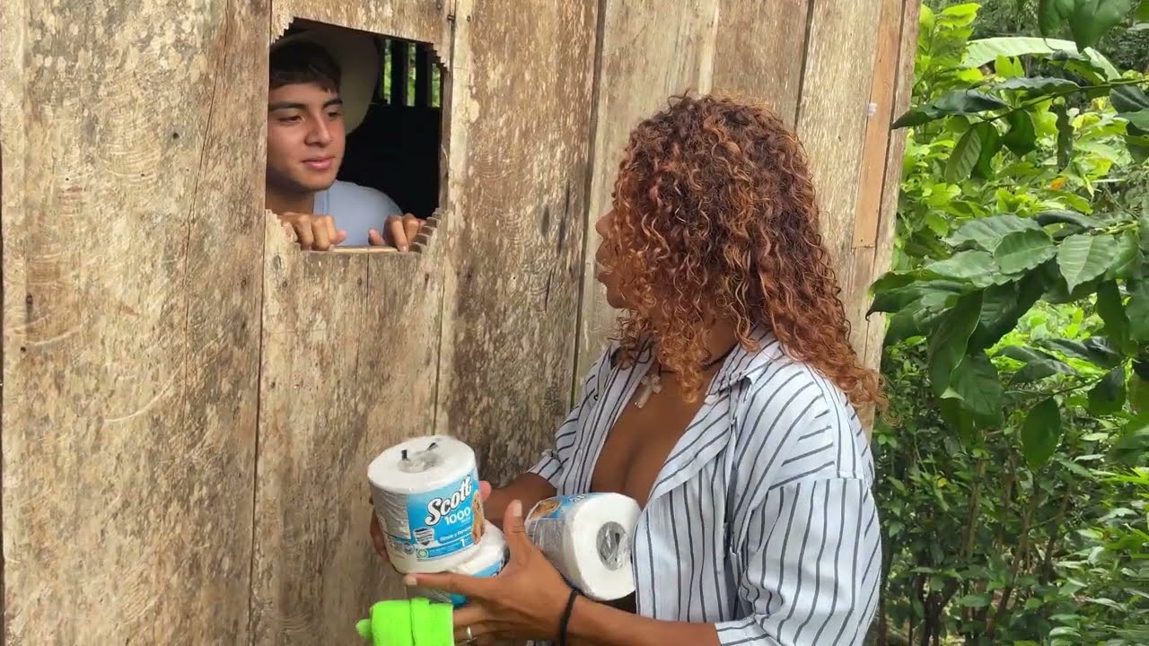 VENDIENDO PAPEL HIGIENICO 😂