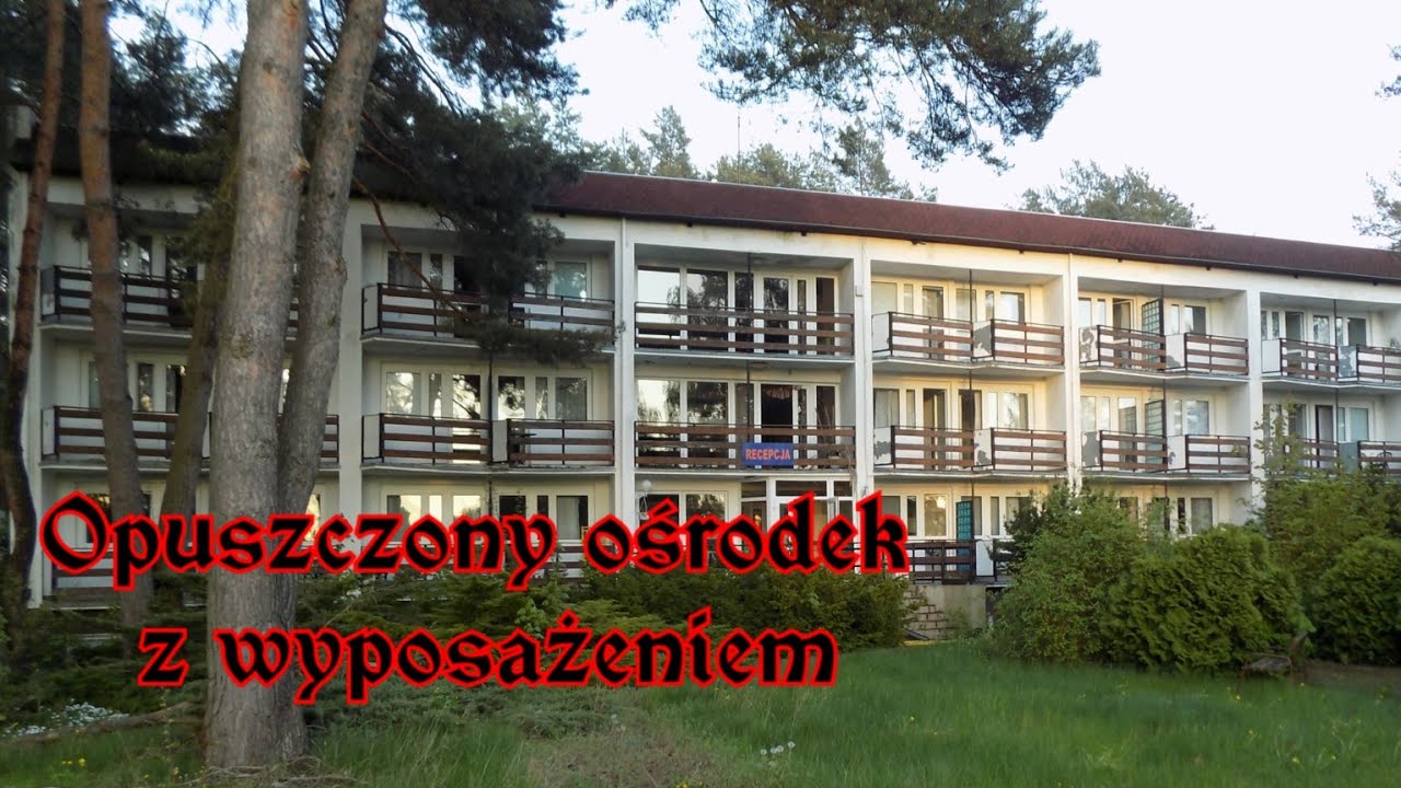 Opuszczony ośrodek wypoczynkowy z wyposażeniem