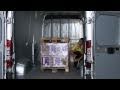 Ladungssicherung im Kastenwagen beim Transport von großem Ladegut