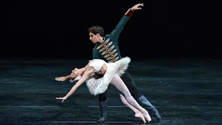 Swan Lake - Act II pas de deux (Francesca Hayward, Cesar Corrales; The Royal Ballet)