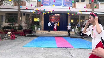 Lãnh quà hát lớp 9/1 trường THCS Nguyễn Văn Bộ năm 2024