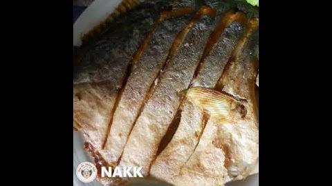 Mẹo rán cá không bị tróc da