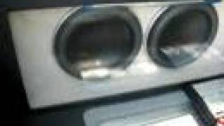 JL AUDIO 13W7==(2)** WINDOW BROKE***