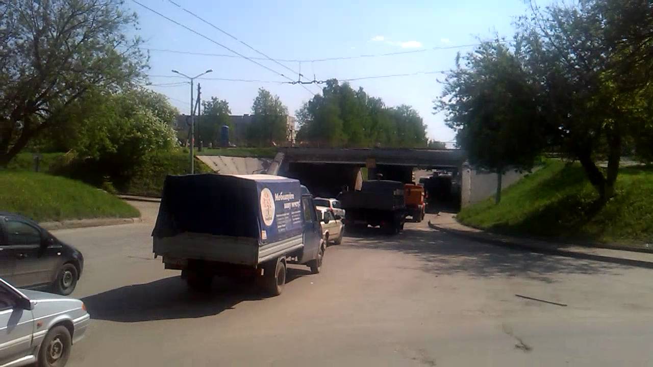 Сейчас на улице Карла Маркса в Йошкар-Оле образовалась большая ...