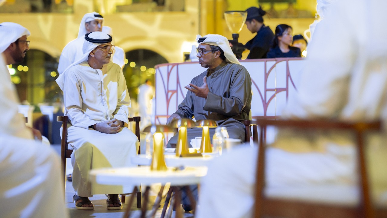 منصور بن زايد يزور ساحة الخيل في نادي أبوظبي للفروسية