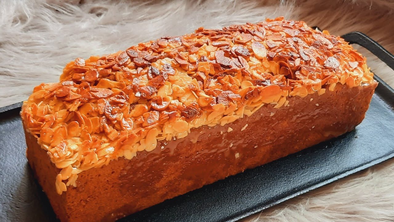 مطلوبة عند الكليان خصوصا في العيد كتحمق لذيذة بزاف وكيحماق عليها كل من ذاقها عندي كيكة العيد كتحمق
