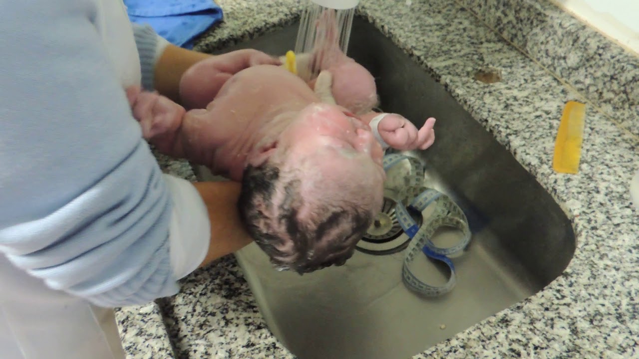 PRIMEIRO BANHO DA ÁGATHA